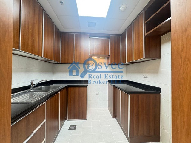 {i.property_images.first.image.alt}}