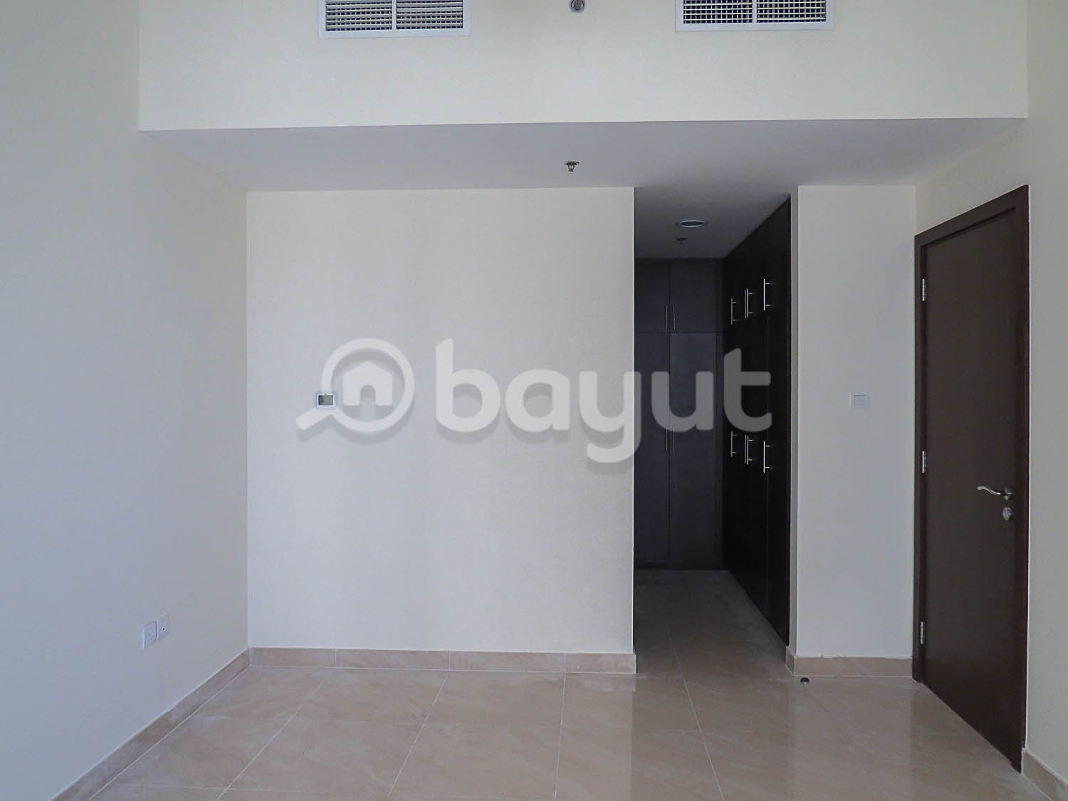 {i.property_images.first.image.alt}}