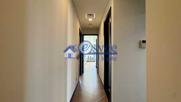 {i.property_images.first.image.alt}}