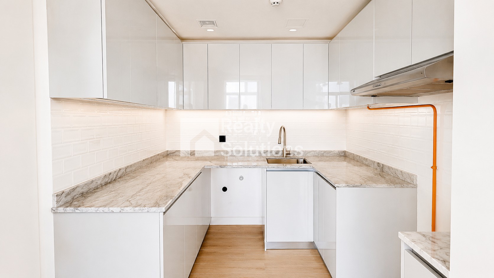 {i.property_images.first.image.alt}}