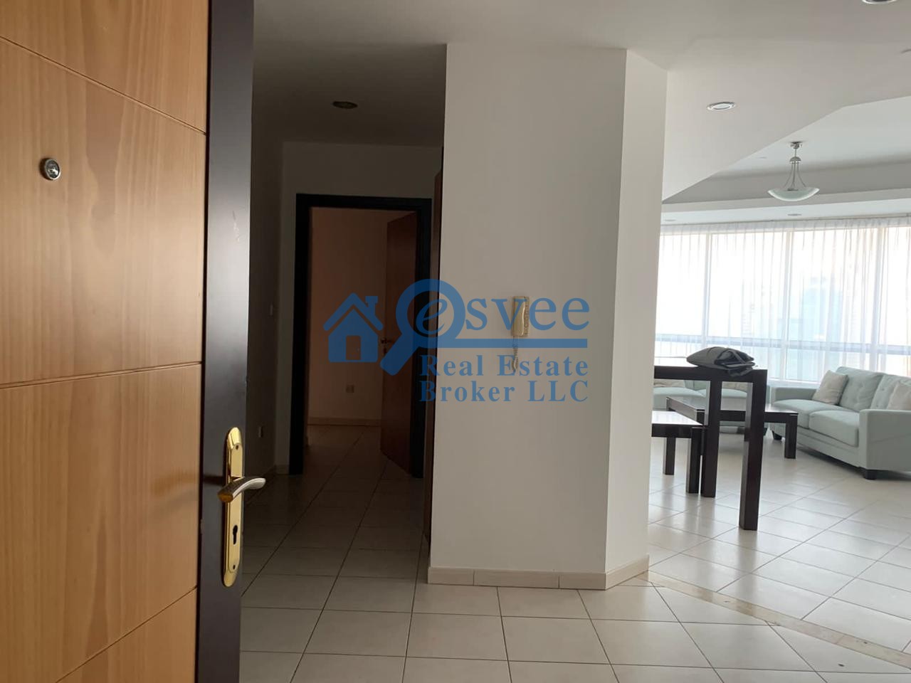 {i.property_images.first.image.alt}}