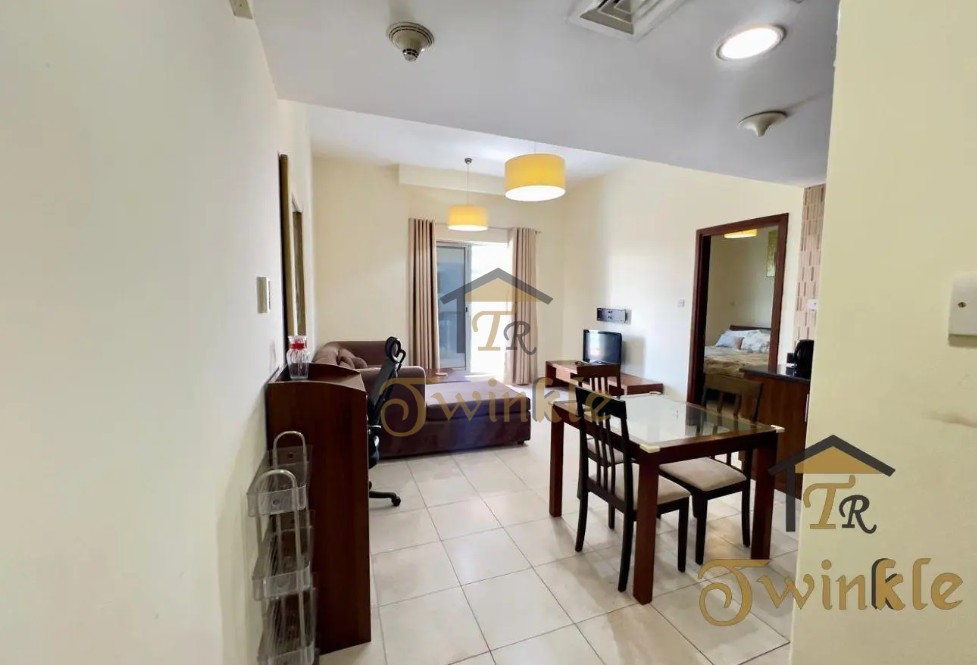 {i.property_images.first.image.alt}}