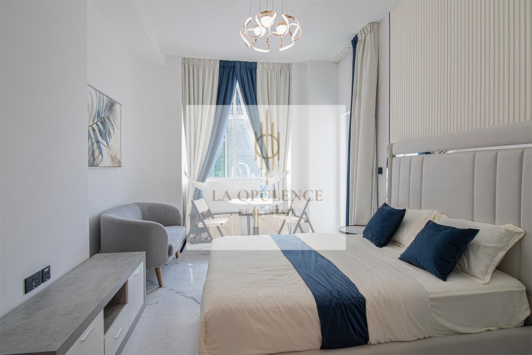 {i.property_images.first.image.alt}}