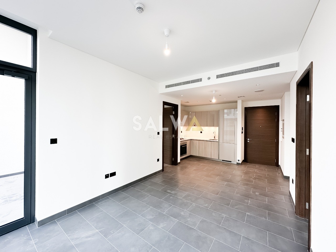 {i.property_images.first.image.alt}}