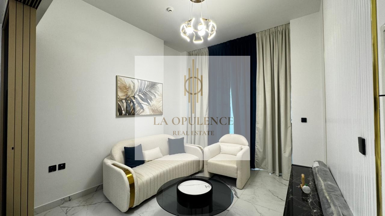 {i.property_images.first.image.alt}}