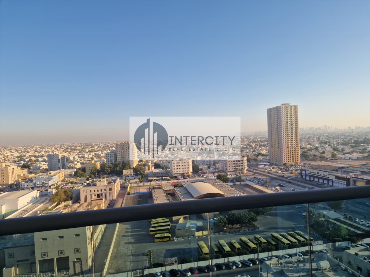 {i.property_images.first.image.alt}}