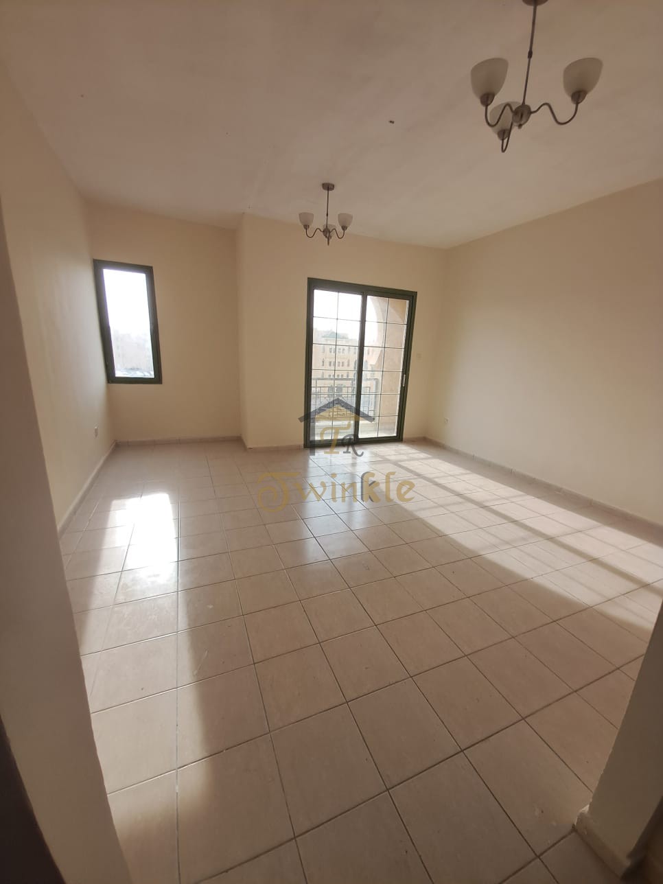 {i.property_images.first.image.alt}}