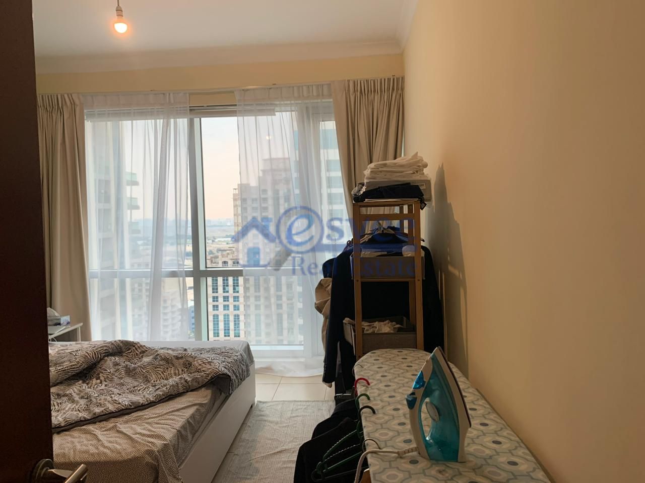 {i.property_images.first.image.alt}}