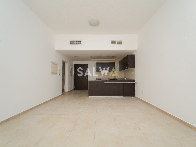 {i.property_images.first.image.alt}}